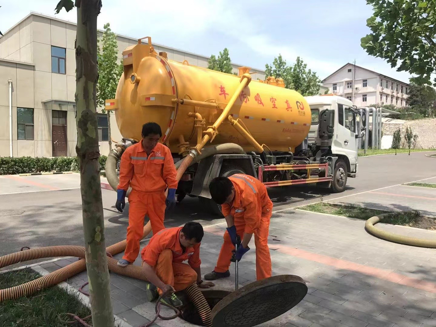 济源化粪池清理与5-8吨吸粪车施工效率分析